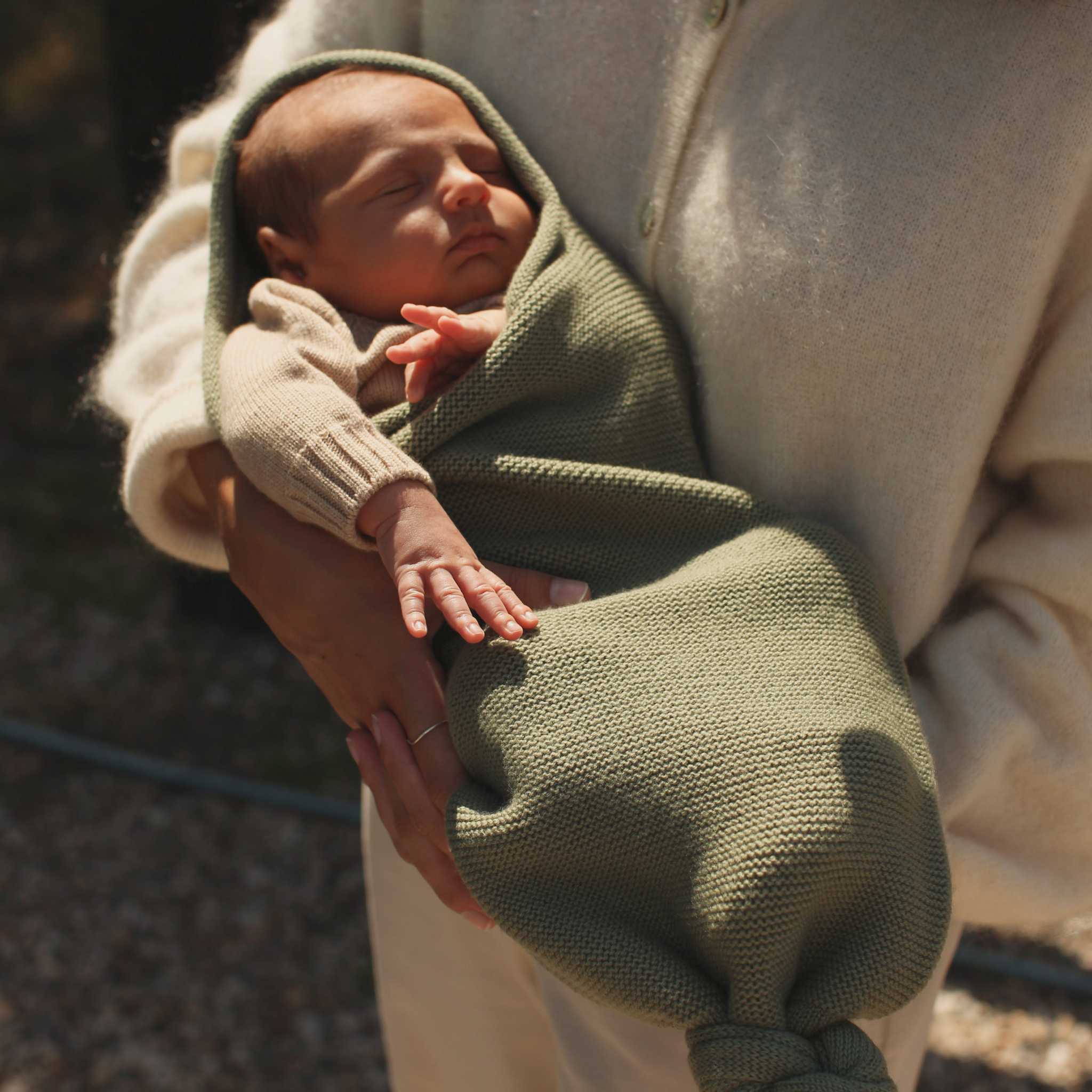 Baby In Hvid Merino Wool Cocoon In Artichoke