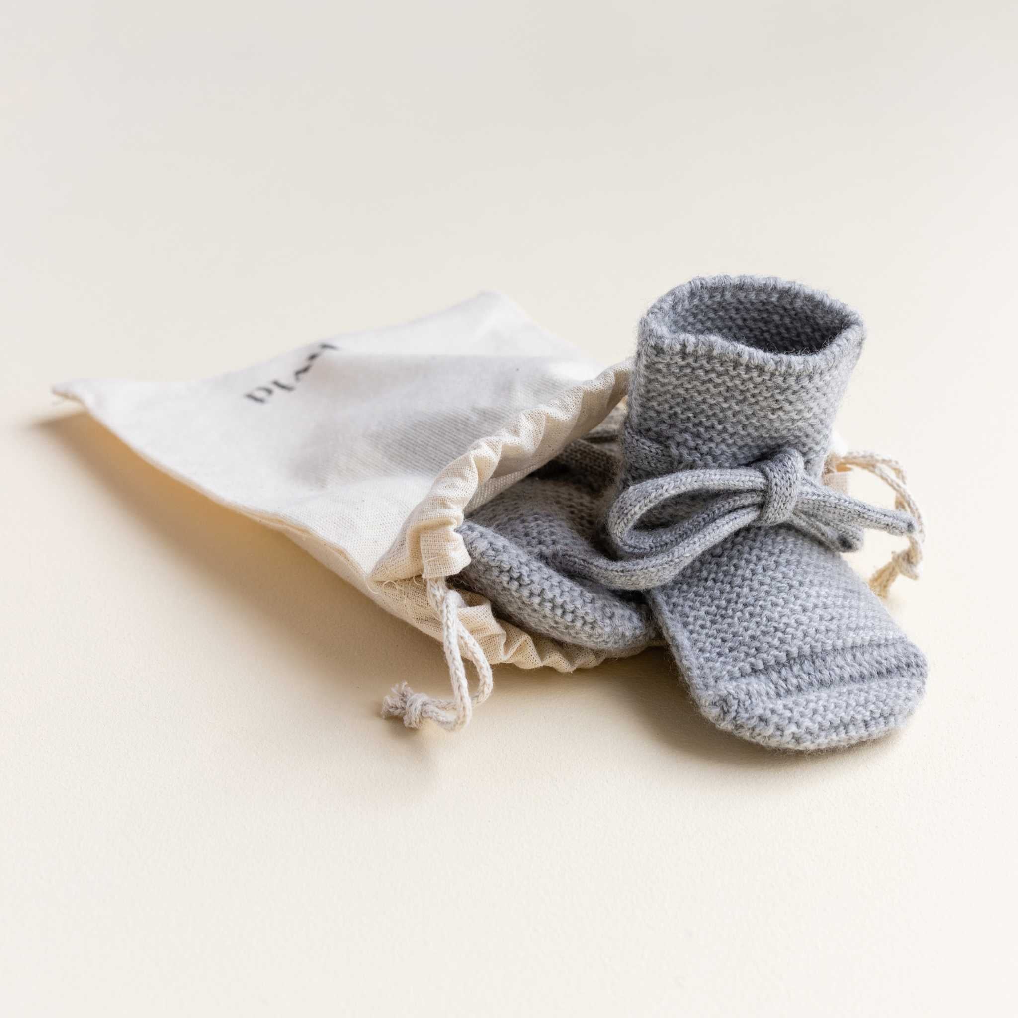 Hvid Booties - Grey - 0-9 Months - On Baby - In Packaging