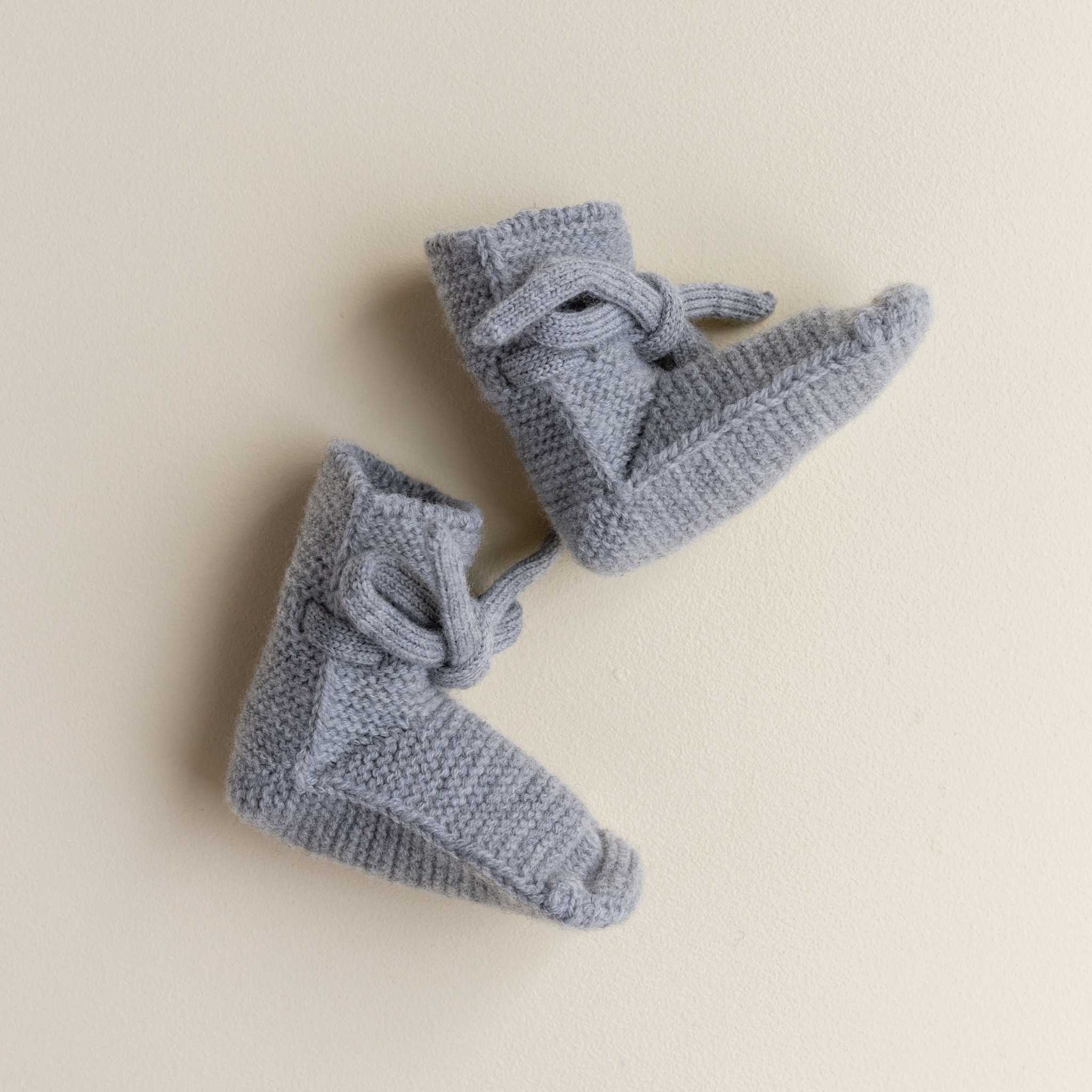 Hvid Booties - Grey - 0-9 Months - On Baby - Side On