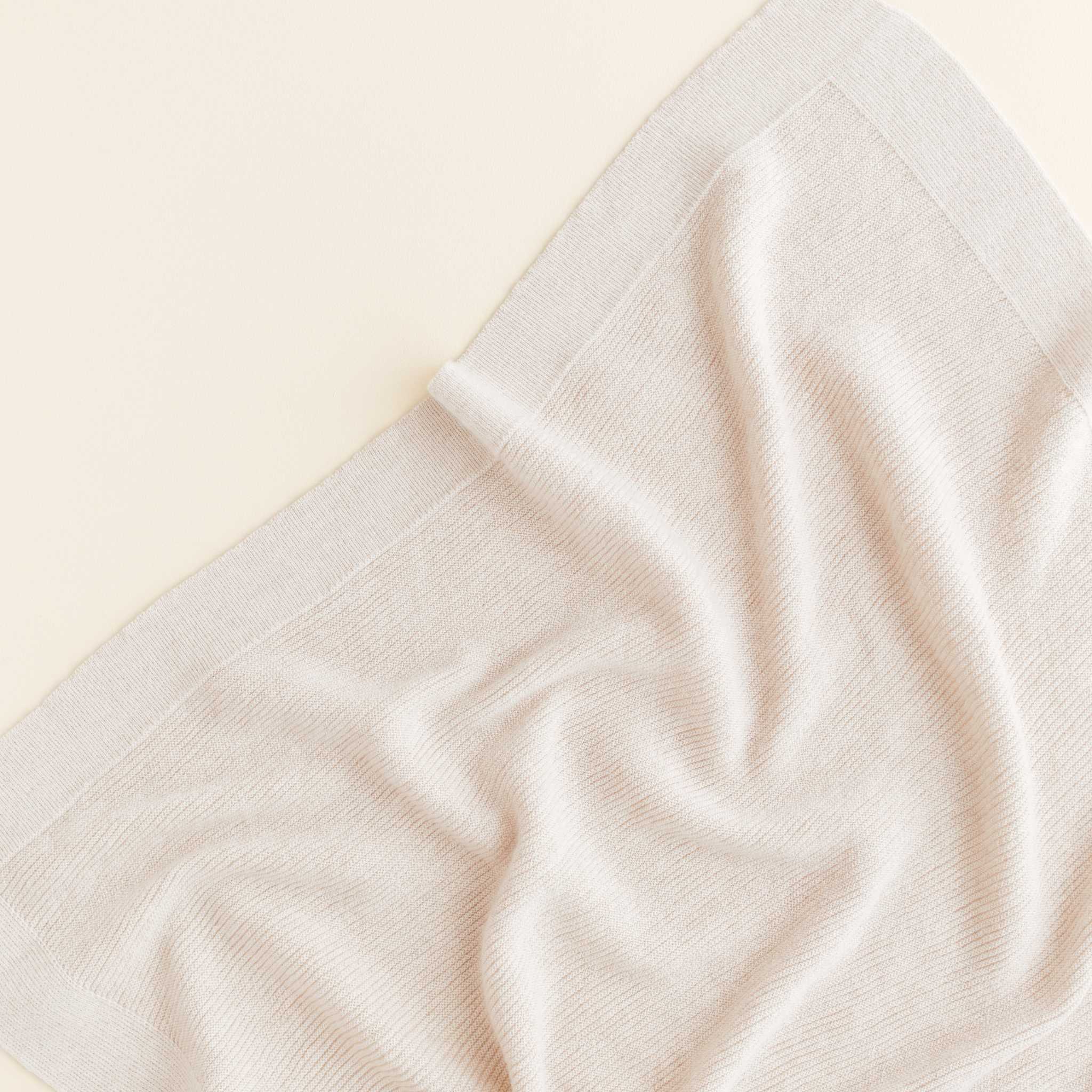 Hvid Gust Merno Wool Baby Blanket - Cream - Showing Edge